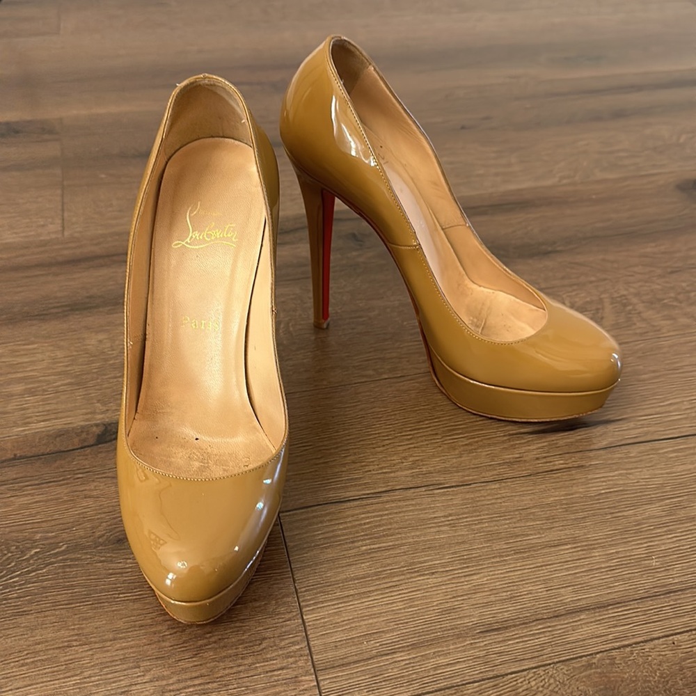 CHRISTIAN LOUBOUTIN Bianca Nude Beige Patent Platform Pumps Heels US 8.5 EU 38.5 - Picture 12 of 12